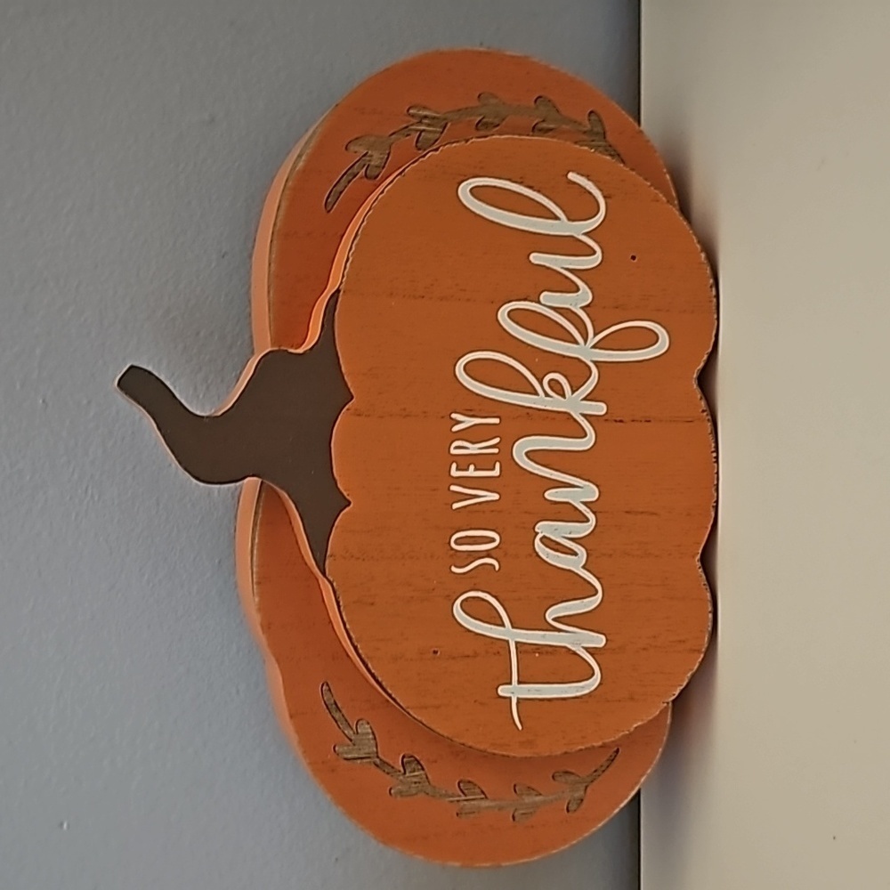 🎃HOLIDAY HOME 'So Very Thankful' Pumpkin Wood Sign Thanksgiving Decor
